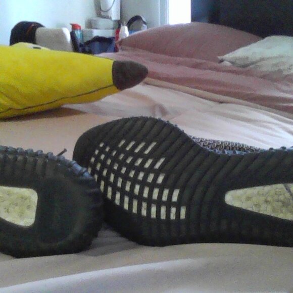 Adidas Yeezy Boost 350 V2 - Picture 3 of 4